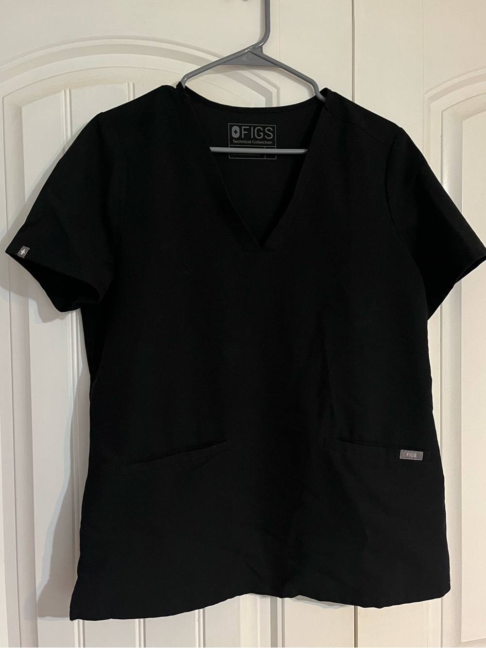 Figs scrub top